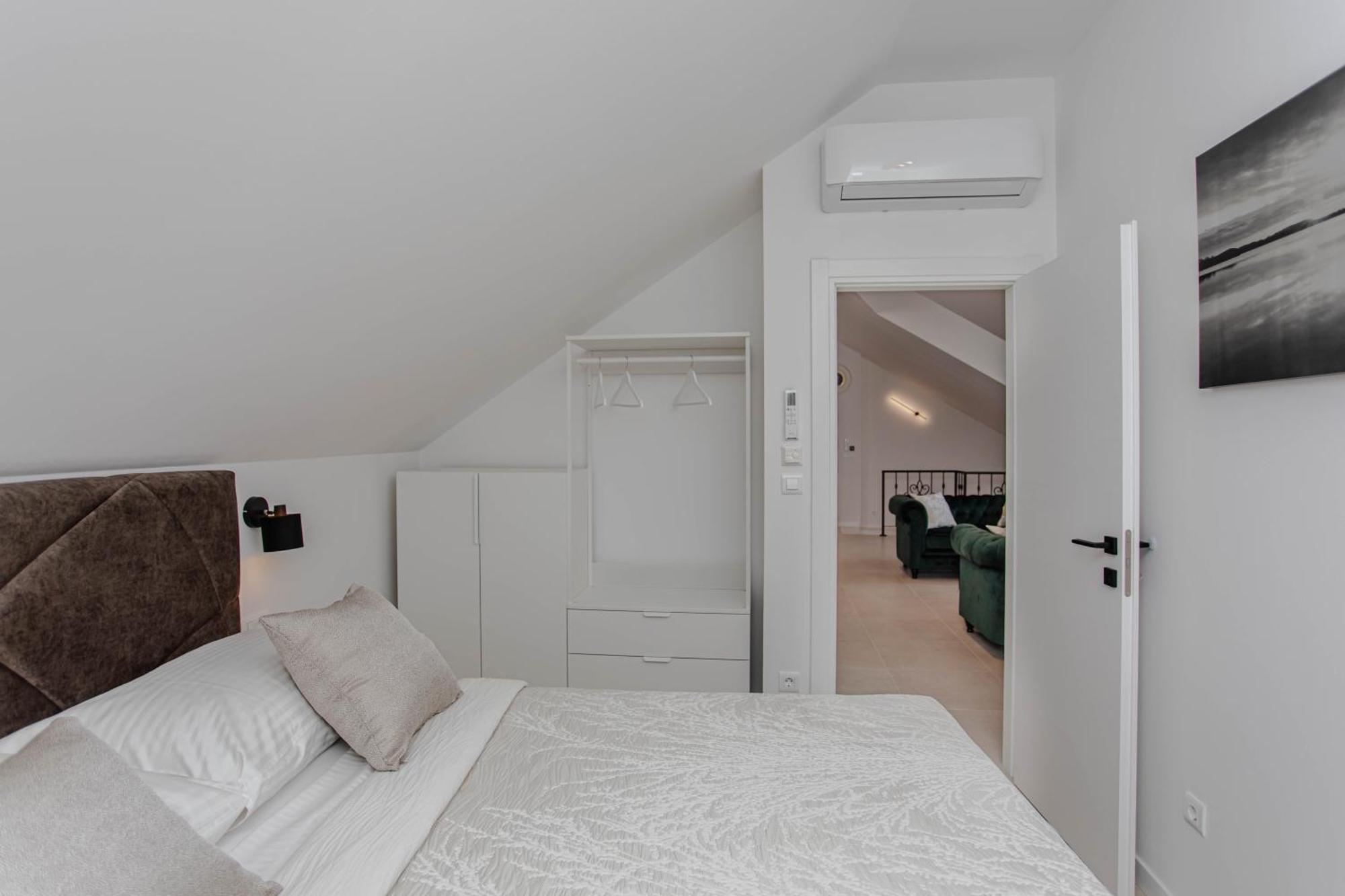 Monfrina 3 Luxury Apt In The Old Town Near Beach Apartman