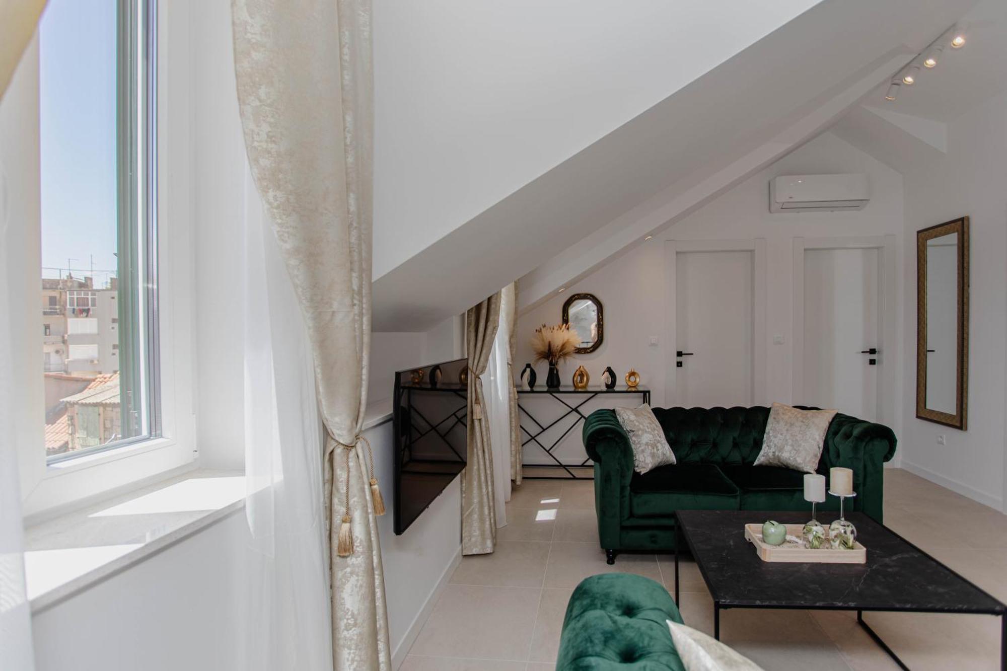 Monfrina 3 Luxury Apt In The Old Town Near Beach